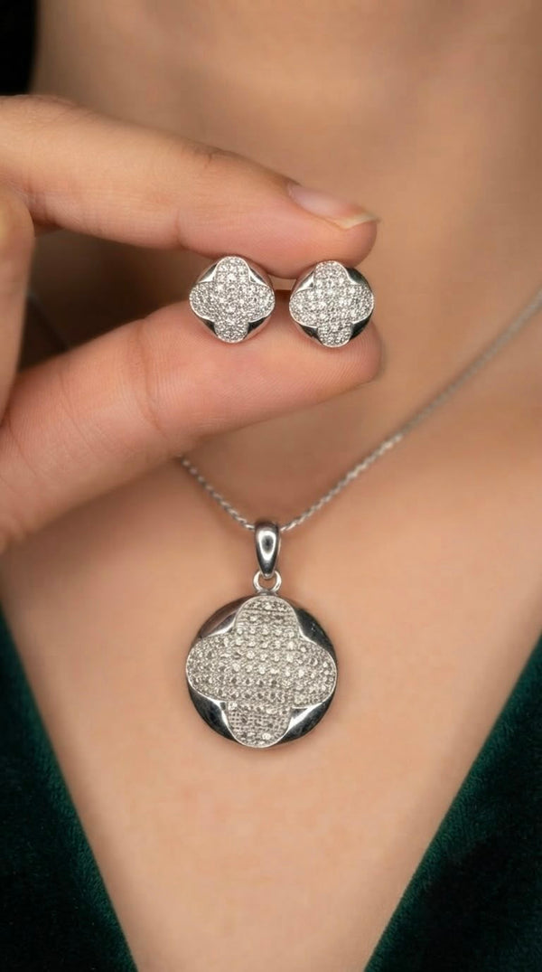 Merry Pendent Set
