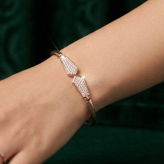 925 Sterling Silver Diamond Shape stone studded bracelet